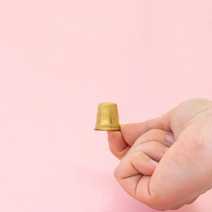 Klassischer goldfarbener Fingerhut aus Metall, 17 mm Durchmesser